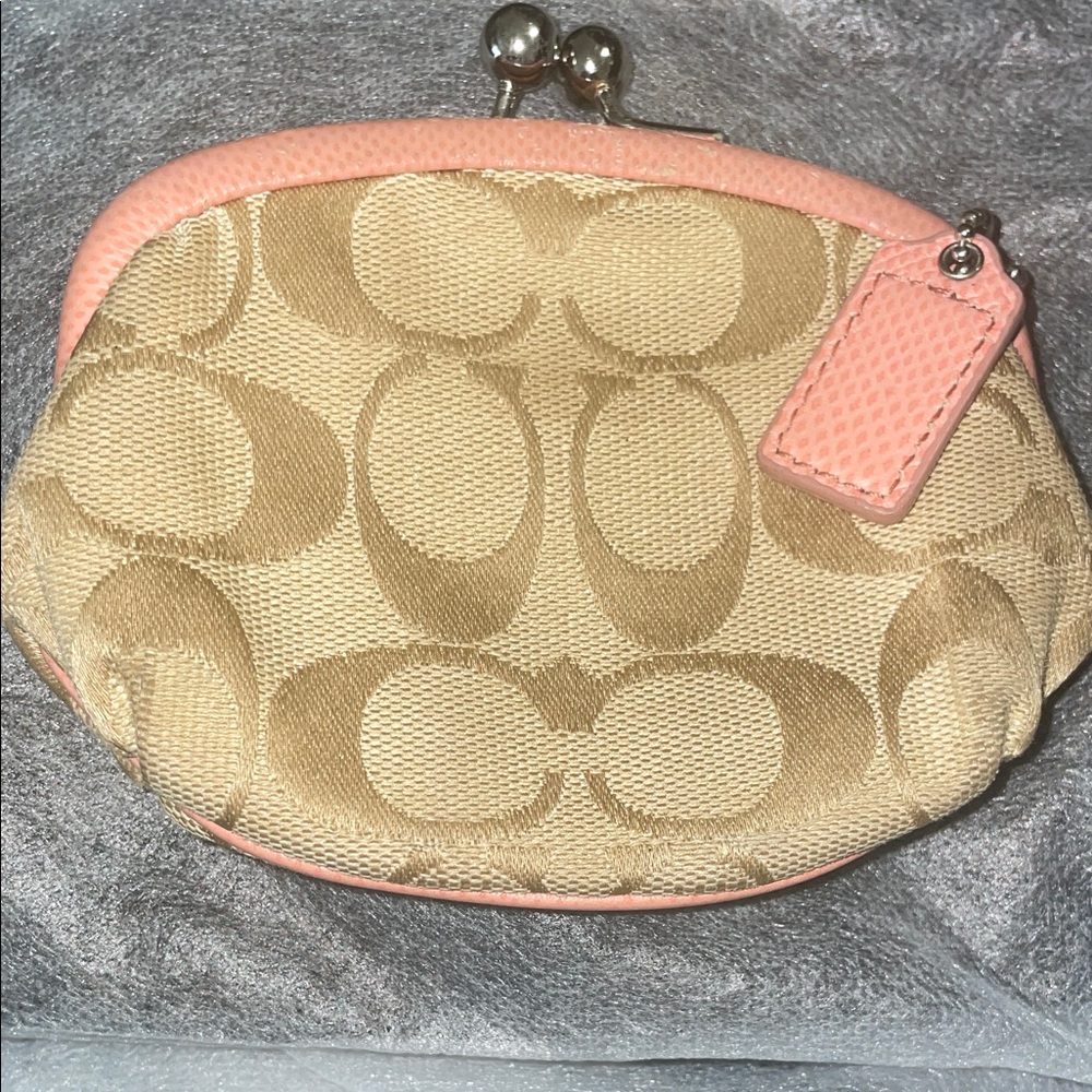 Coach Coral Pink and Beige Signature Kiss-Lock Coin Purse With Hangtag - Picture 2 of 7